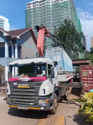 Flatbed Trailers With Cranes Are at Hand for Logistics