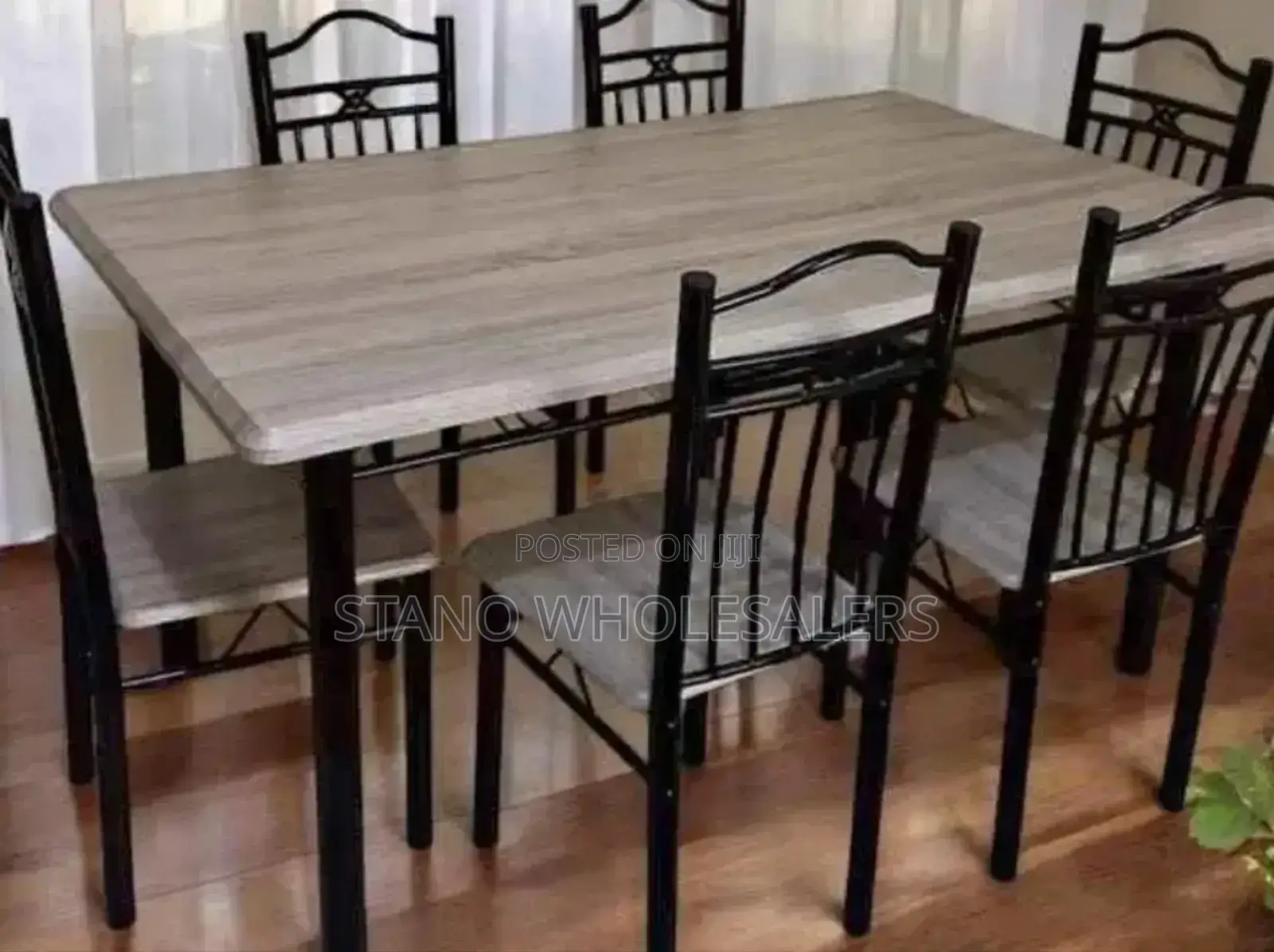 Luxurious 4 Sitter Dinning Table
