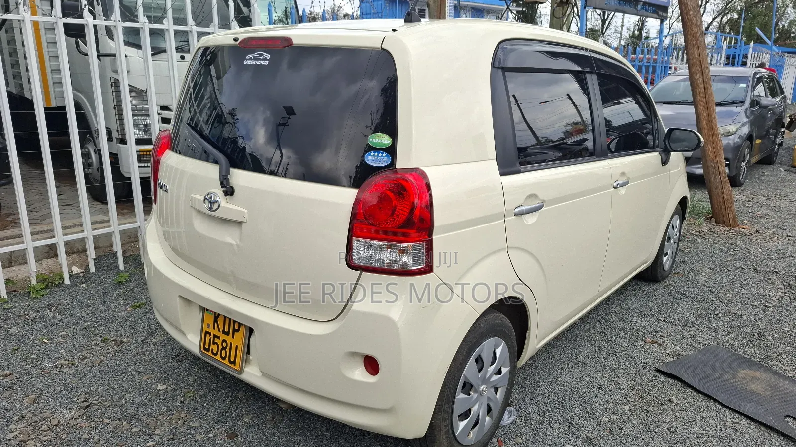 Toyota Porte 1.5 FWD 2015 Beige