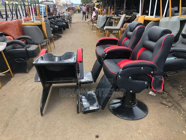 Adjustable Barber Chairs With Saloon Equipment