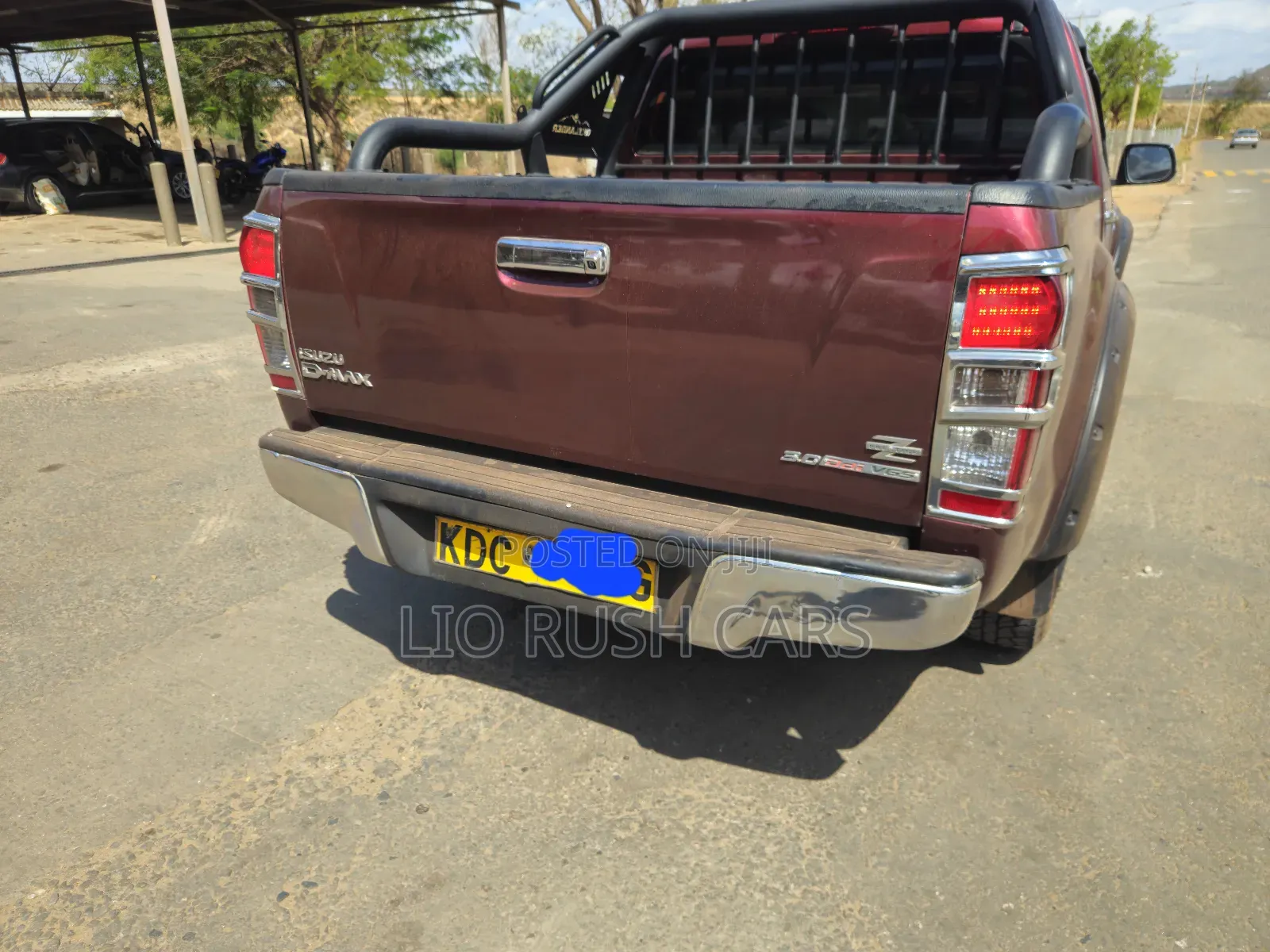 Isuzu D-MAX 2015 Red