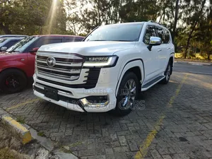Toyota Land Cruiser 2022 White