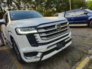 Toyota Land Cruiser 2022 White