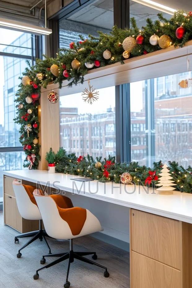 Cones Betties Decorative 2.5m High Quality Garland - main view