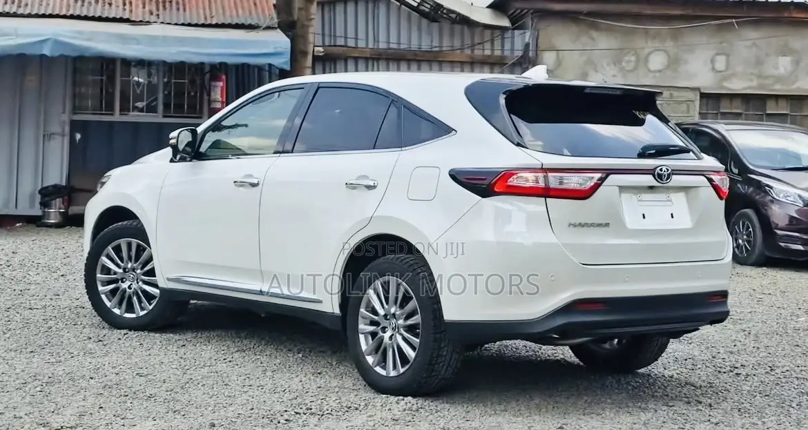 Toyota Harrier 2.0 2018 White