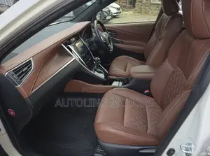 Toyota Harrier 2.0 2018 White