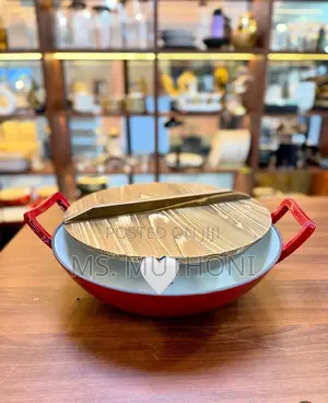 36cm Non-Stick Enameled Cast Iron Wok Pan With Wooden Lid.