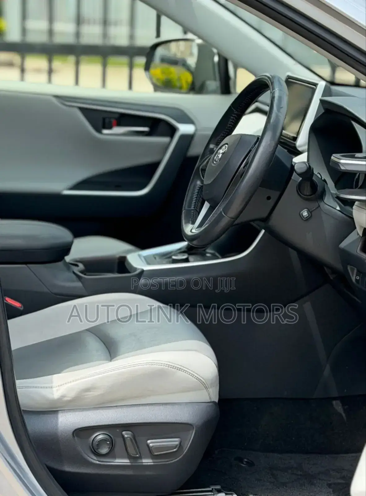 Toyota RAV4 Hybrid 2019 Silver