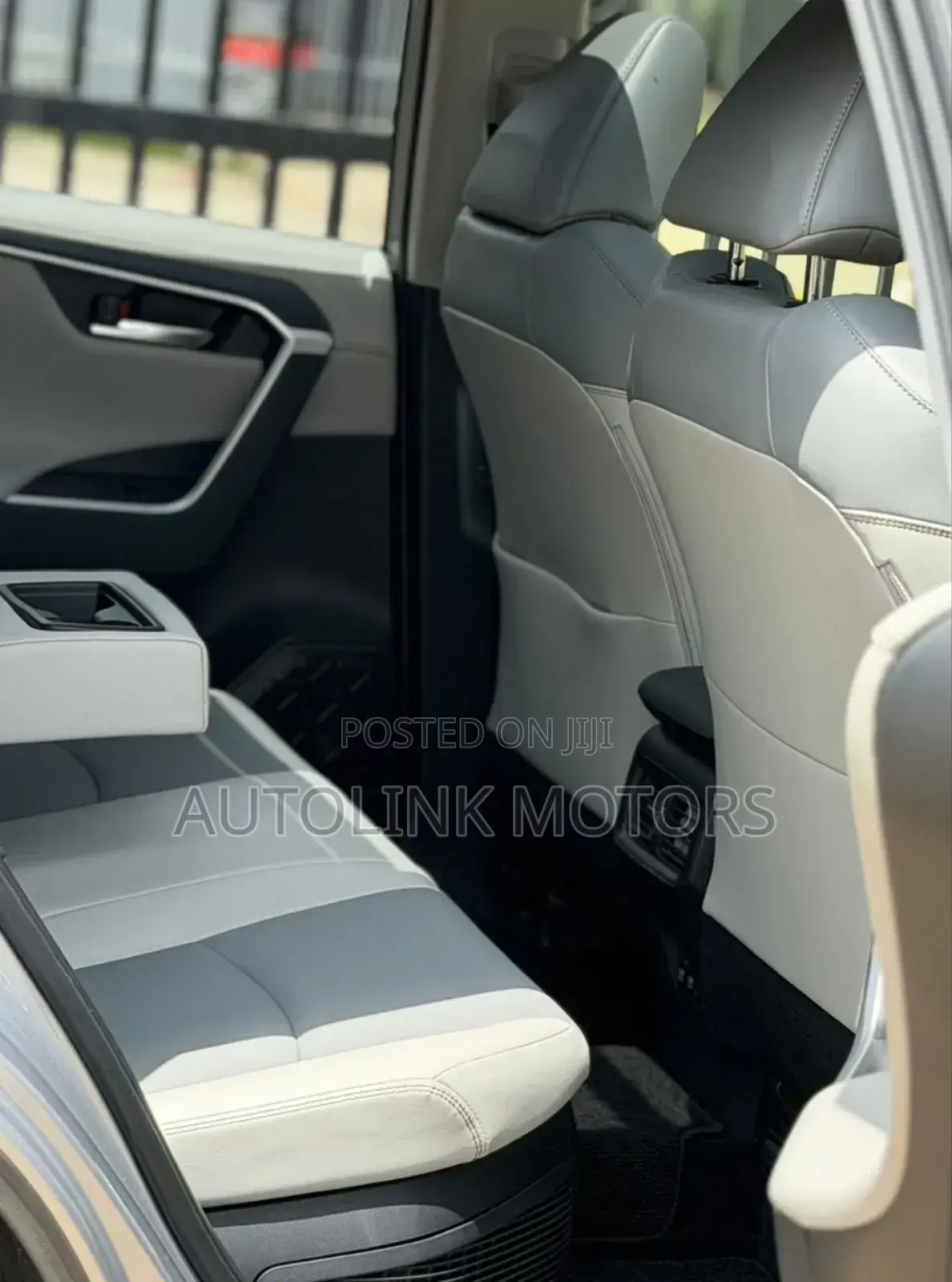 Toyota RAV4 Hybrid 2019 Silver