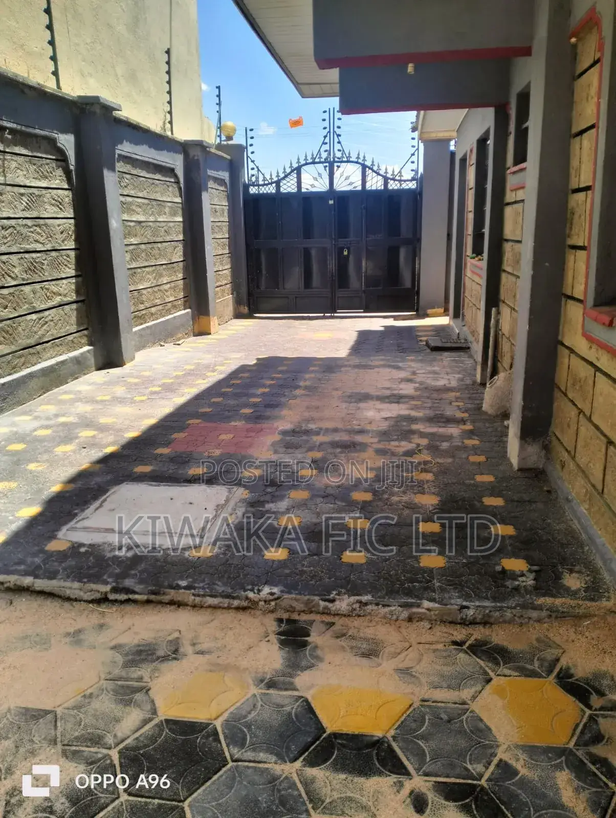 4bdrm House in Corradin, Chokaa for sale