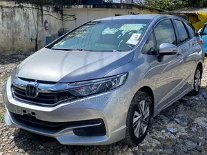 Honda Fit Shuttle 2018 Silver