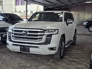 Toyota Land Cruiser LC300 2021 White