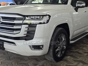 Toyota Land Cruiser LC300 2021 White