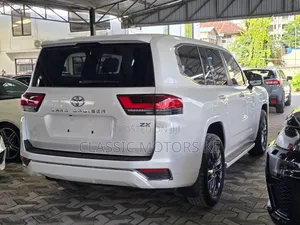 Toyota Land Cruiser LC300 2021 White
