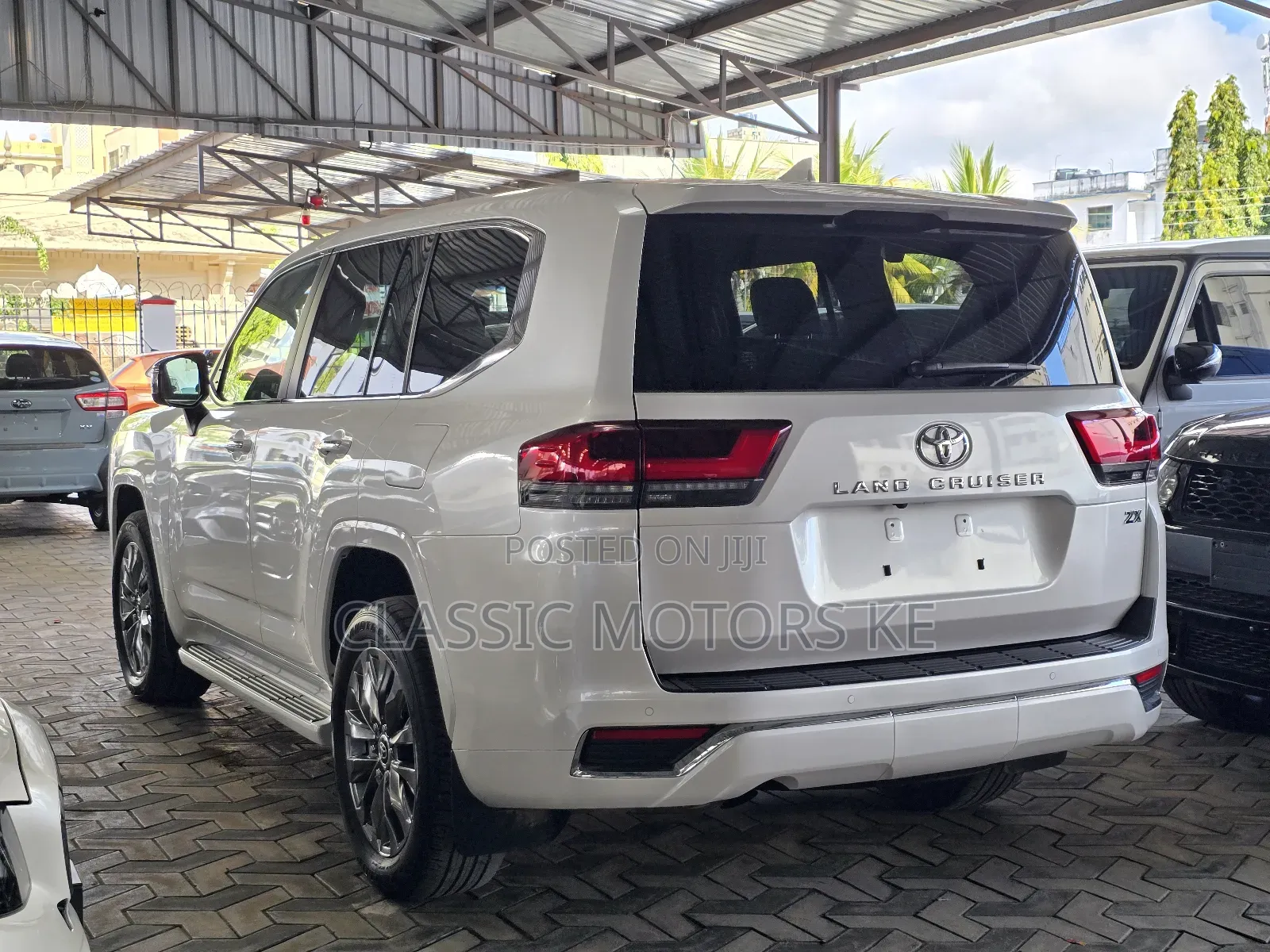 Toyota Land Cruiser LC300 2021 White