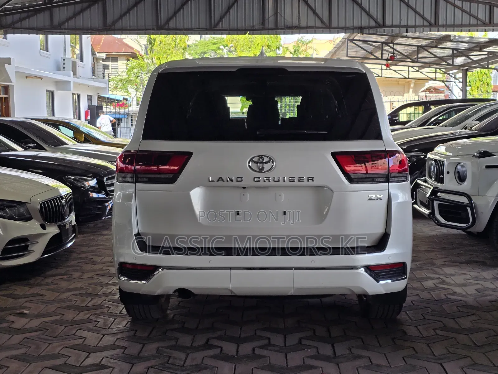 Toyota Land Cruiser LC300 2021 White