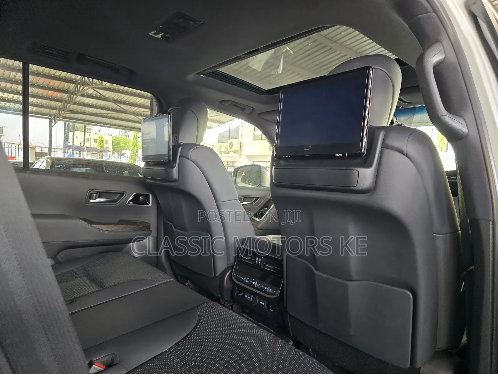 Toyota Land Cruiser LC300 2021 White