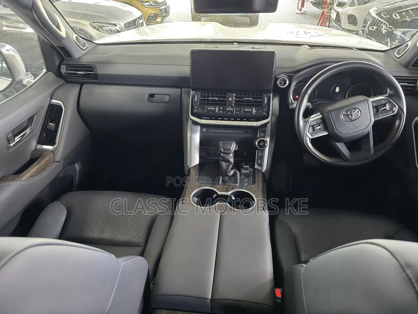 Toyota Land Cruiser LC300 2021 White