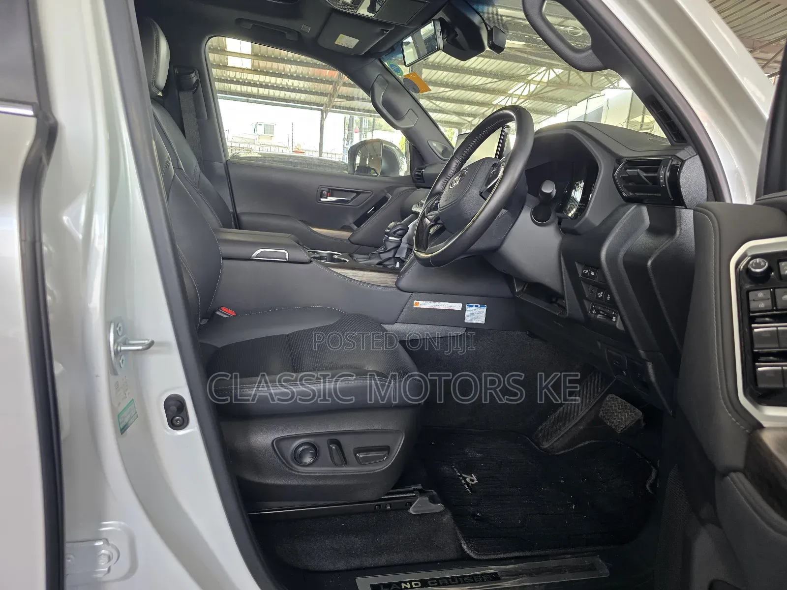Toyota Land Cruiser LC300 2021 White