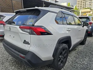Toyota RAV4 Adventure 2019 White