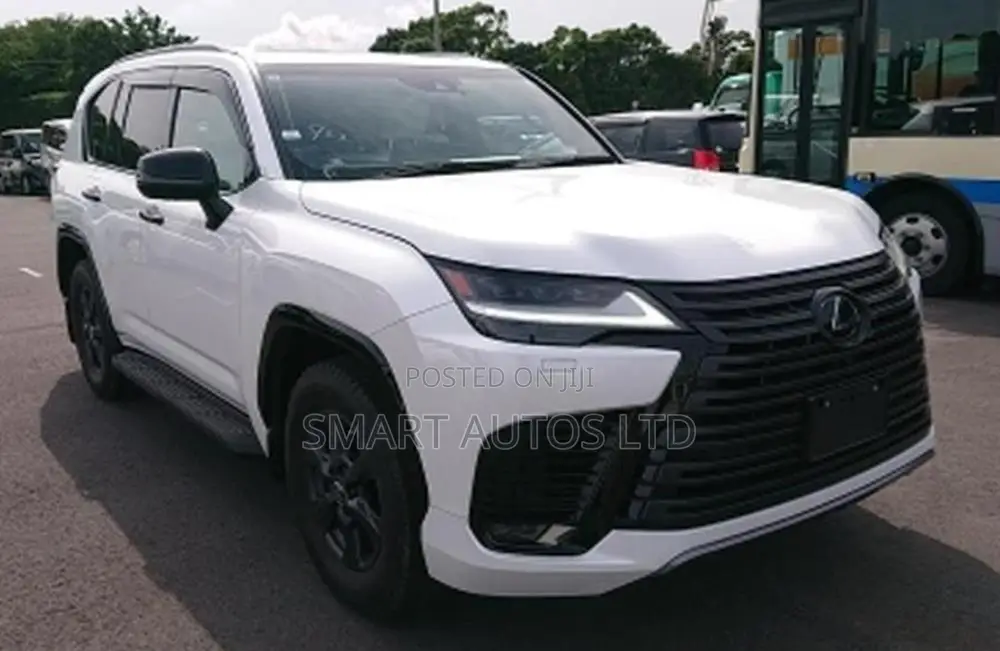 Lexus LX 600 2022 White