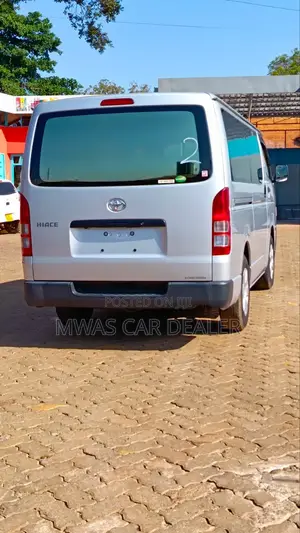 Toyota HiAce 2018 Silver