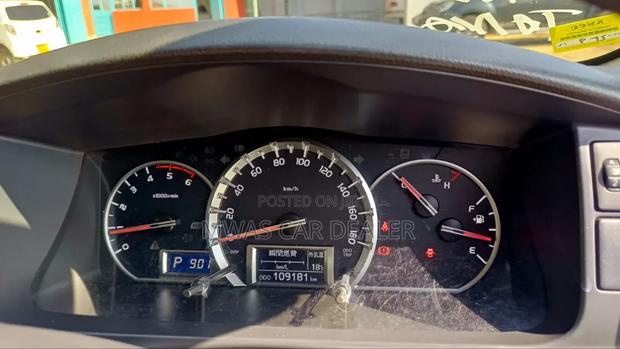 Toyota HiAce 2018 Silver - thumbnail 11