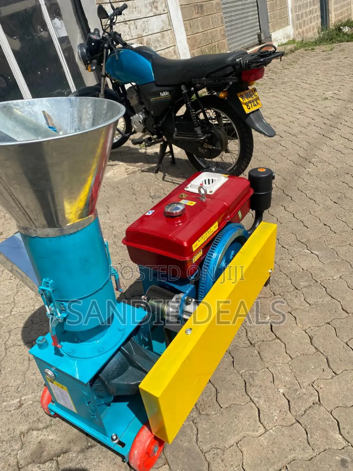 Engine Feed Pellet Machine
