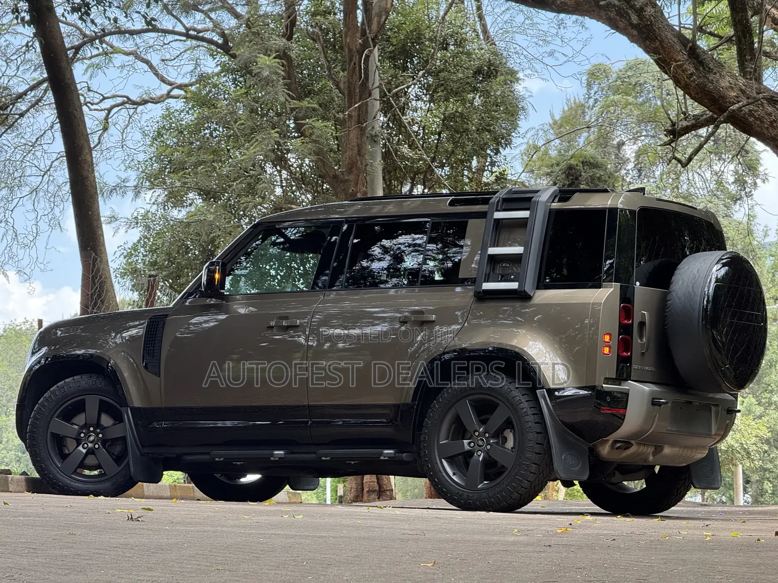 Land Rover Defender X-Dynamic HSE 2021 Green
