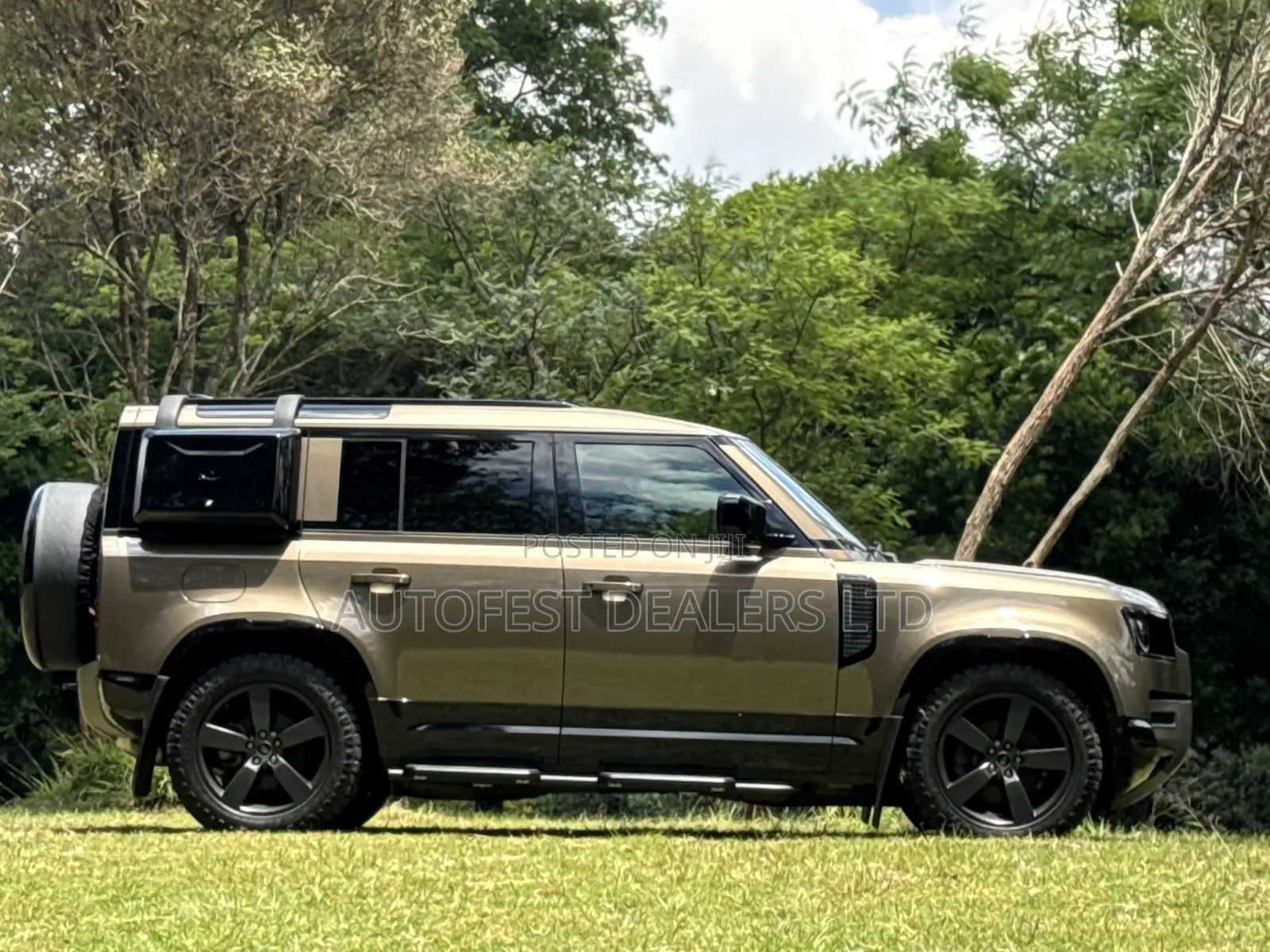 Land Rover Defender X-Dynamic HSE 2021 Green