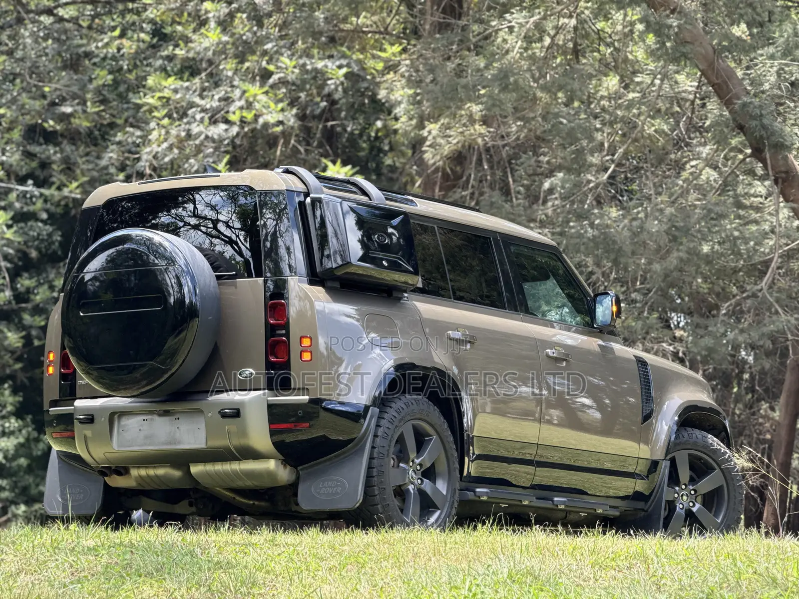 Land Rover Defender X-Dynamic HSE 2021 Green