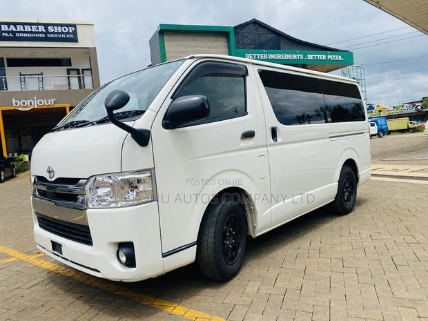 Toyota HiAce 2018 White - thumbnail 10