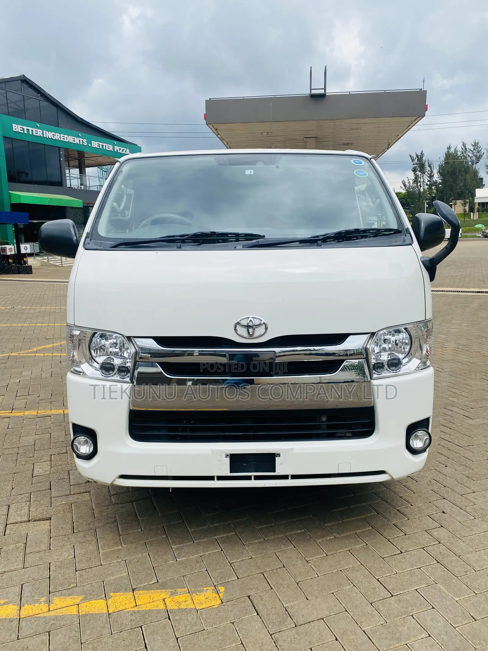 Toyota HiAce 2018 White