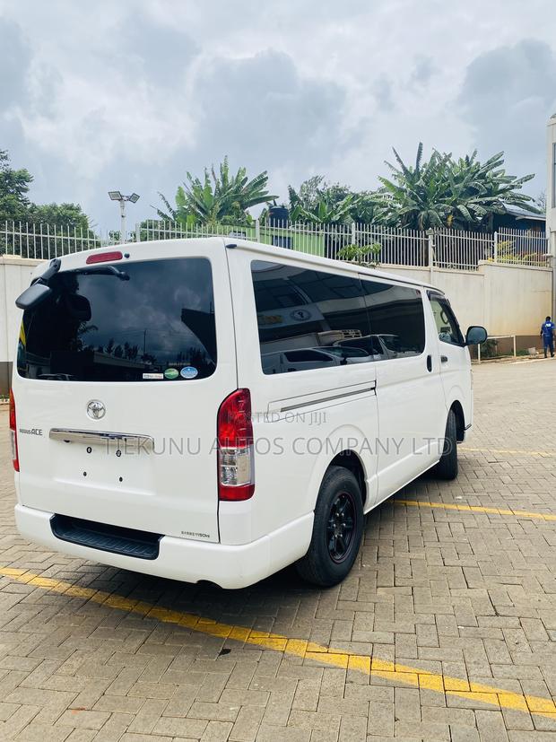 Toyota HiAce 2018 White - thumbnail 11