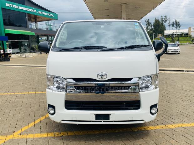 Toyota HiAce 2018 White - thumbnail 9