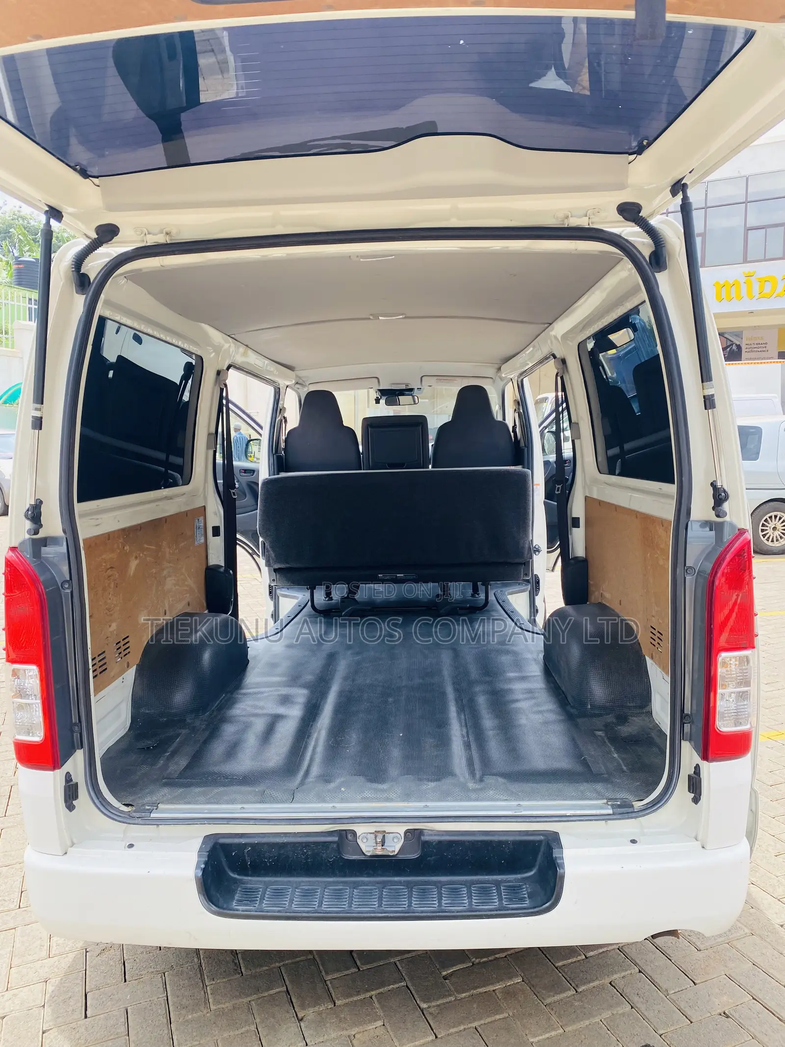 Toyota HiAce 2018 White