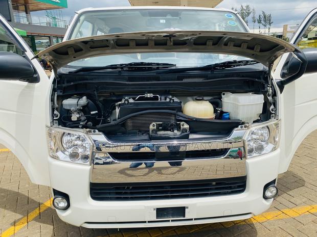 Toyota HiAce 2018 White - thumbnail 8