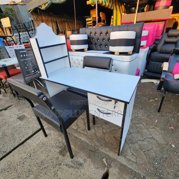 Pedicure Seat and Manicure Set - main view