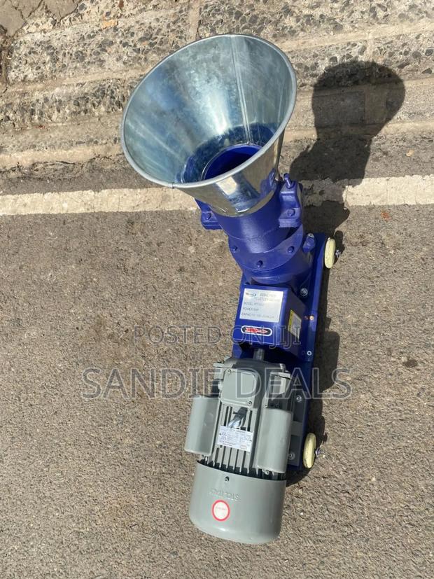 Poultry Feed Making Machine - thumbnail 2