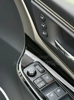 Toyota Harrier 2.0 2019 White