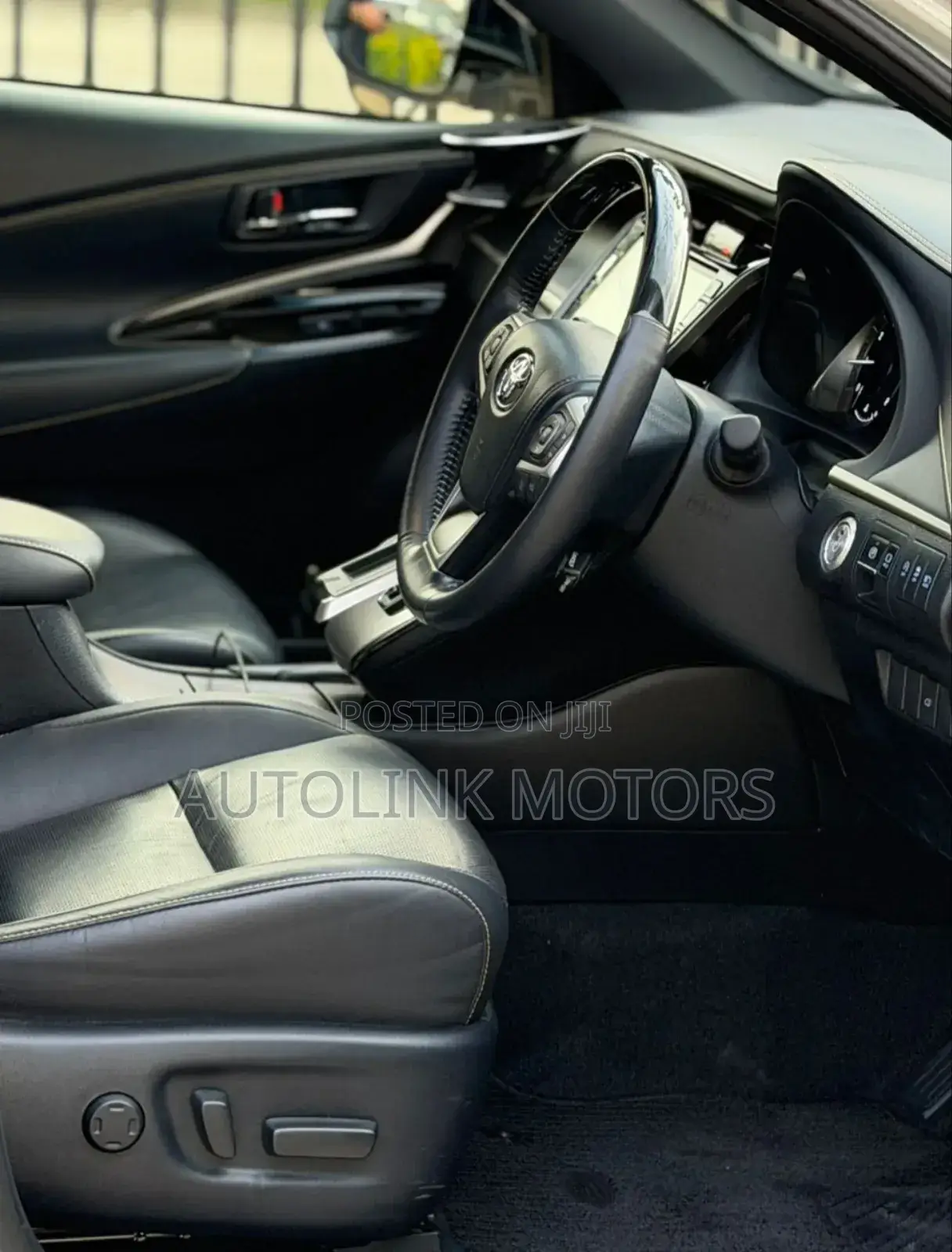 Toyota Harrier 2.0 2019 White