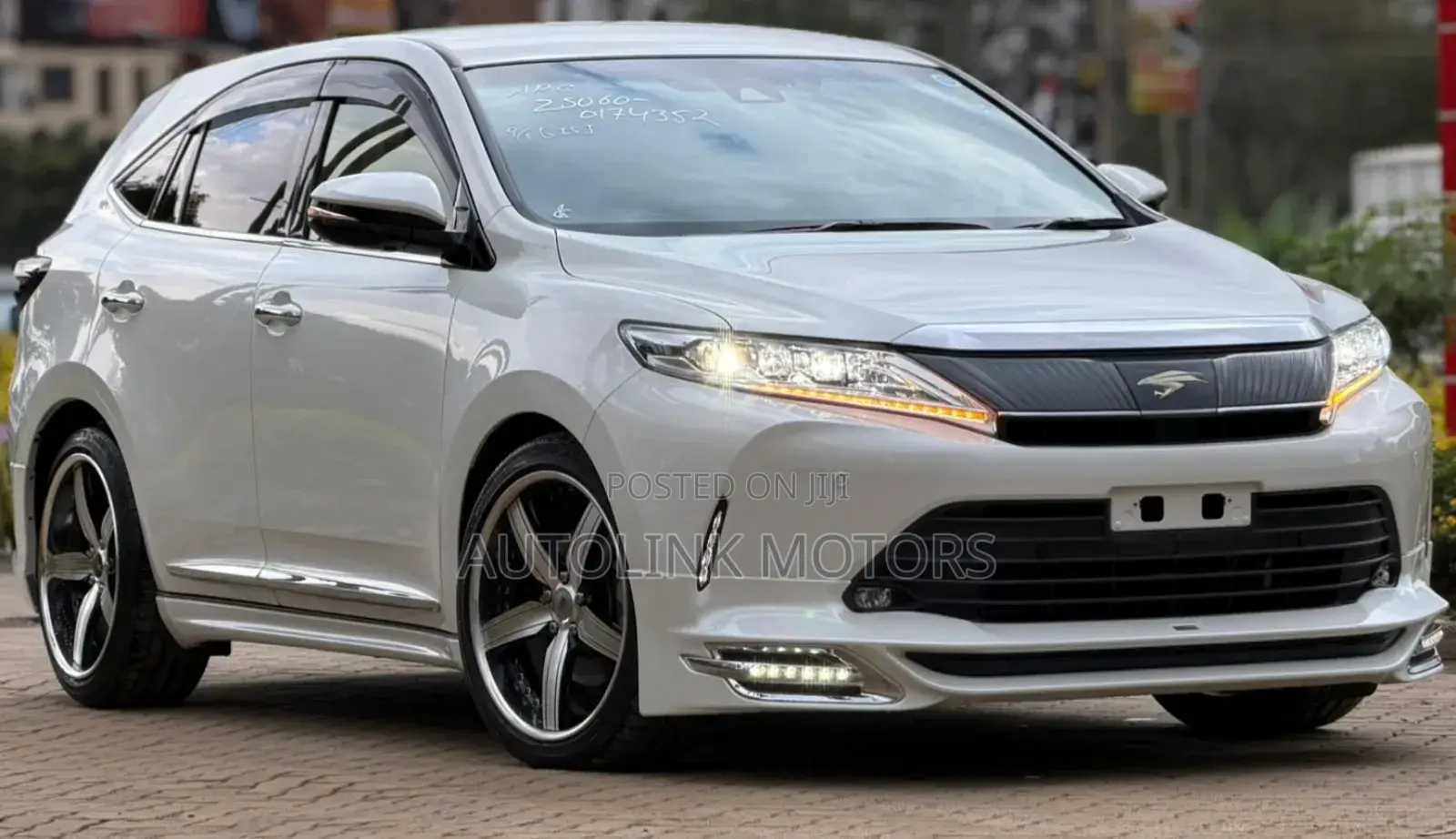 Toyota Harrier 2.0 2019 White