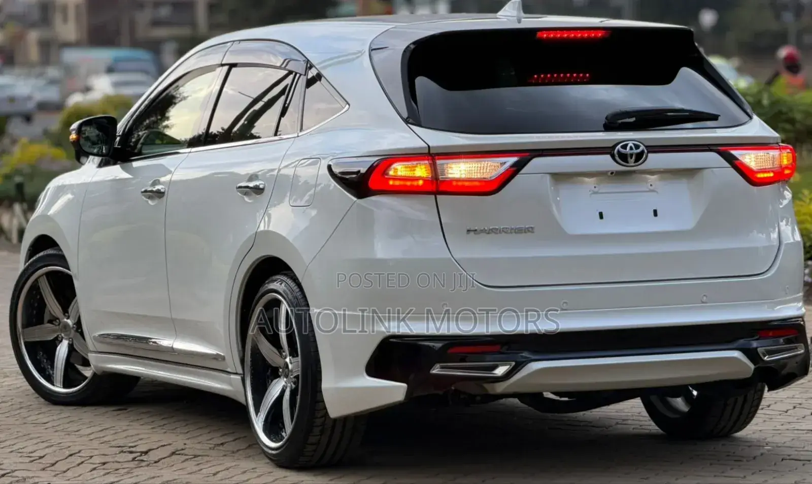 Toyota Harrier 2.0 2019 White