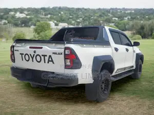 Toyota Hilux Revo Double Cab Deisel 2.8 AWD 2018 White