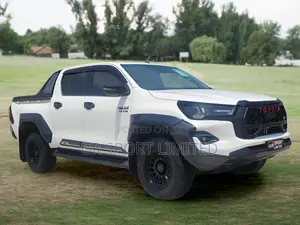 Toyota Hilux Revo Double Cab Deisel 2.8 AWD 2018 White