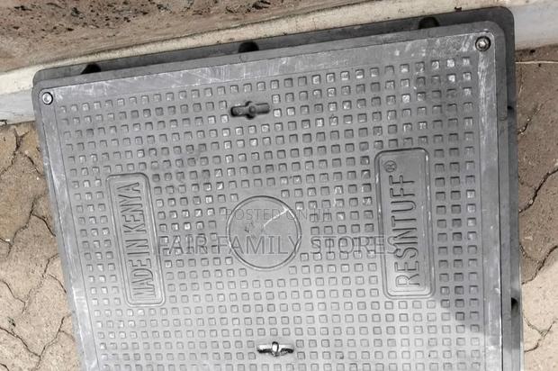 Reinforced Lockable Manhole Cover - thumbnail 3
