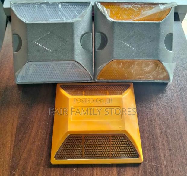 Cat Eyes Road Stud - main view