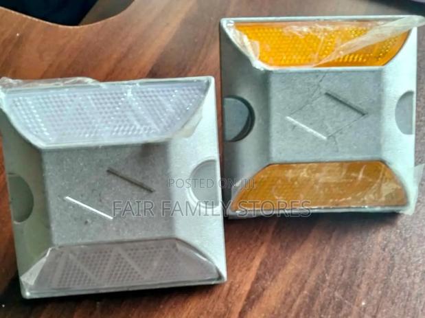 Cat Eyes Road Stud - thumbnail 3