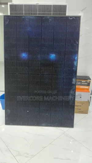 Commercial 300watts Solar Panels Photovoltaic Cells.