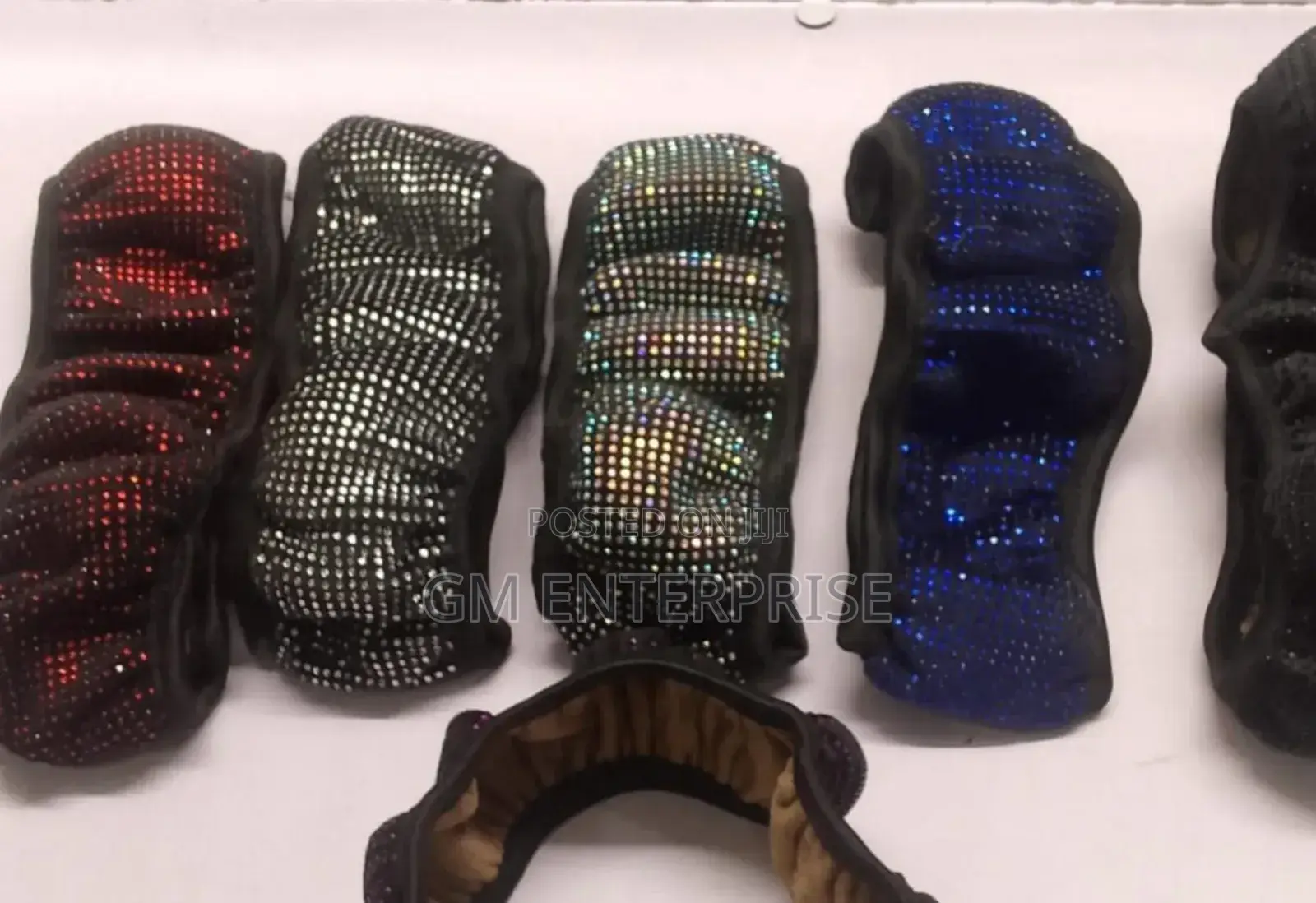 *Stretching Sparkling Steering Wheel Cover